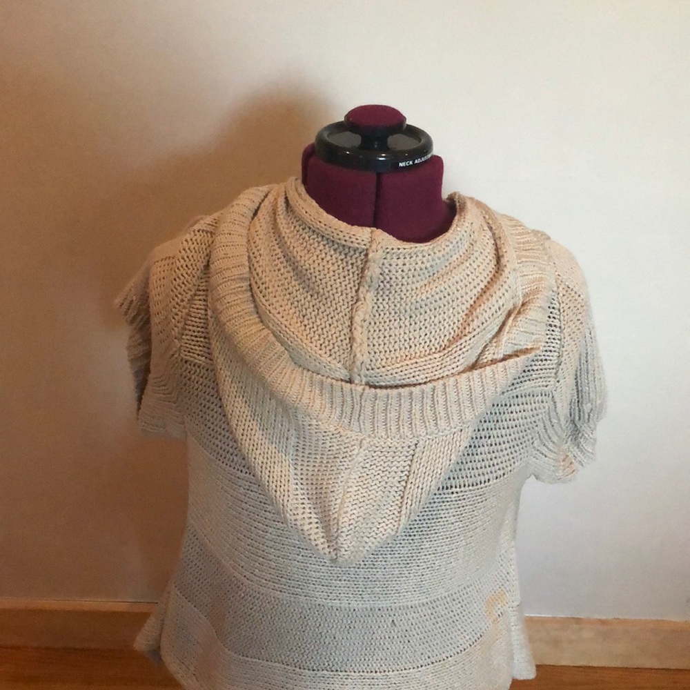 Gilly Hicks short sleeve sweater - Picture 3 of 4